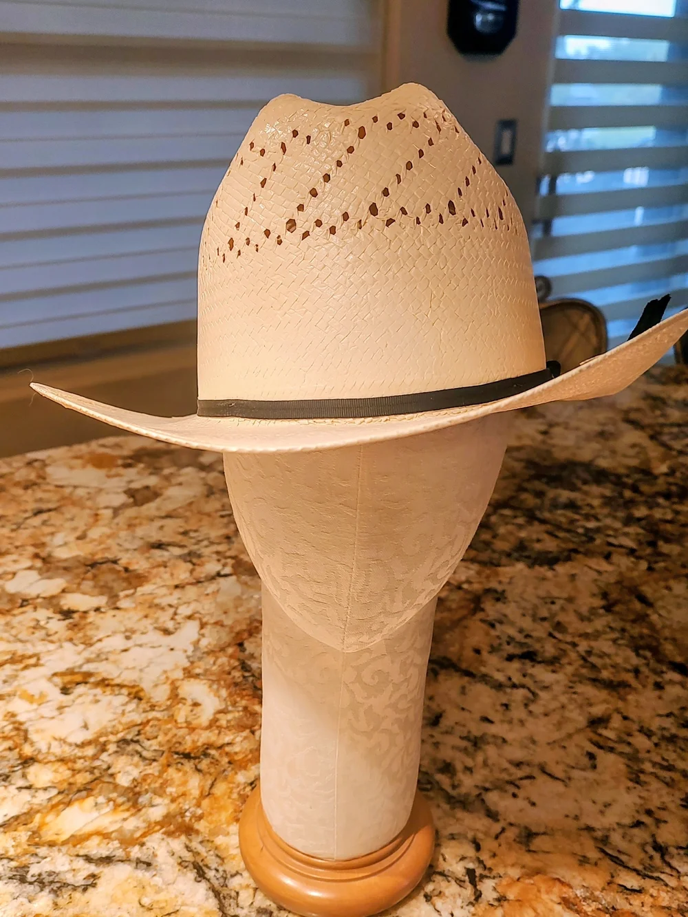 Stetson Natural Straw Cowboy Hat with Black Band. 6X size 7 3/4 NWT